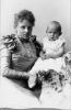Valborg Roshauw, født Selmer med datteren Agnes Benedicte (Benny) ca. 2 år.