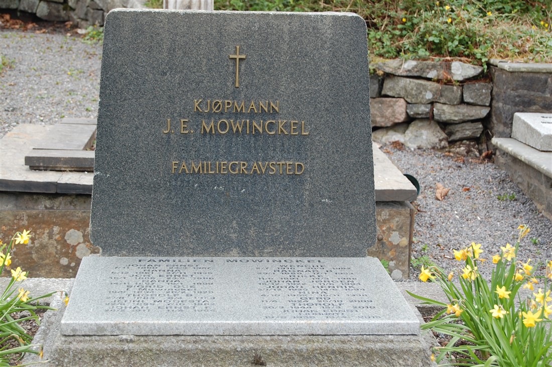 J.E. Mowinckel Familiegravsted